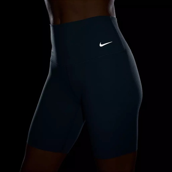 New Nike Women's Zenvy Gentle-Support High-Waisted 8" Biker Shorts size - Picture 3 of 7